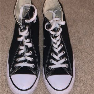 (never worn) us 9 black & white high top converse